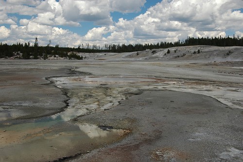 listen to Small vents near Constant Geyser