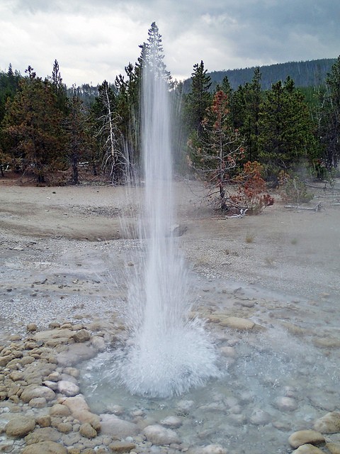 listen to Vixen Geyser erupting