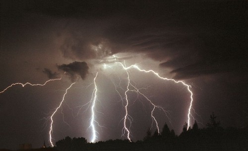 listen to Thunder at Elkhorn Crossing (180801)